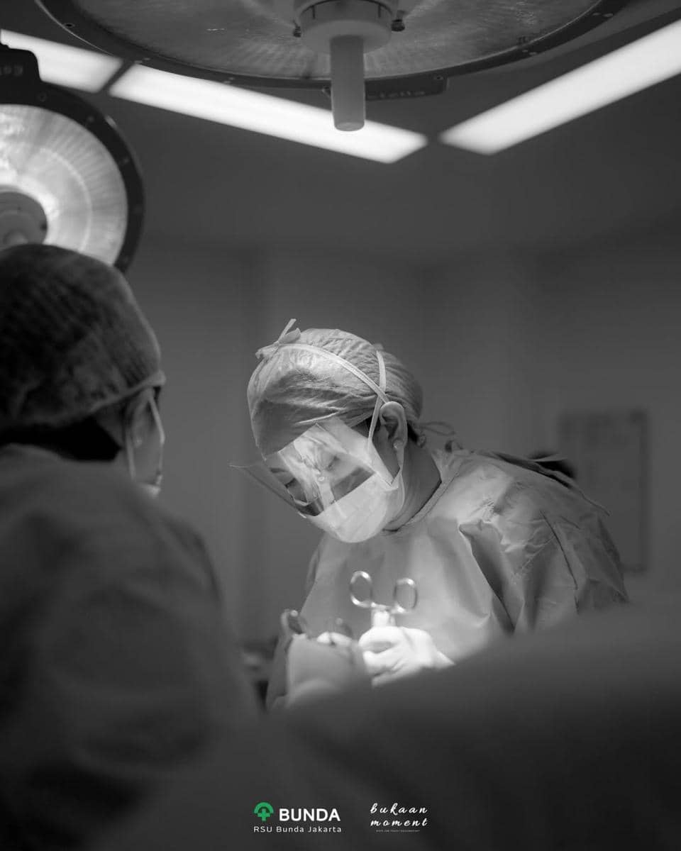 Zaskia Sungkar melahirkan