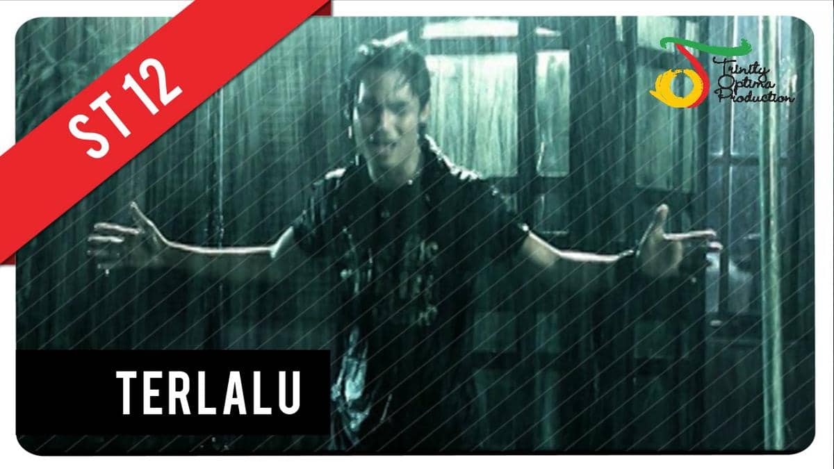 cuplikan video klip "Terlalu"