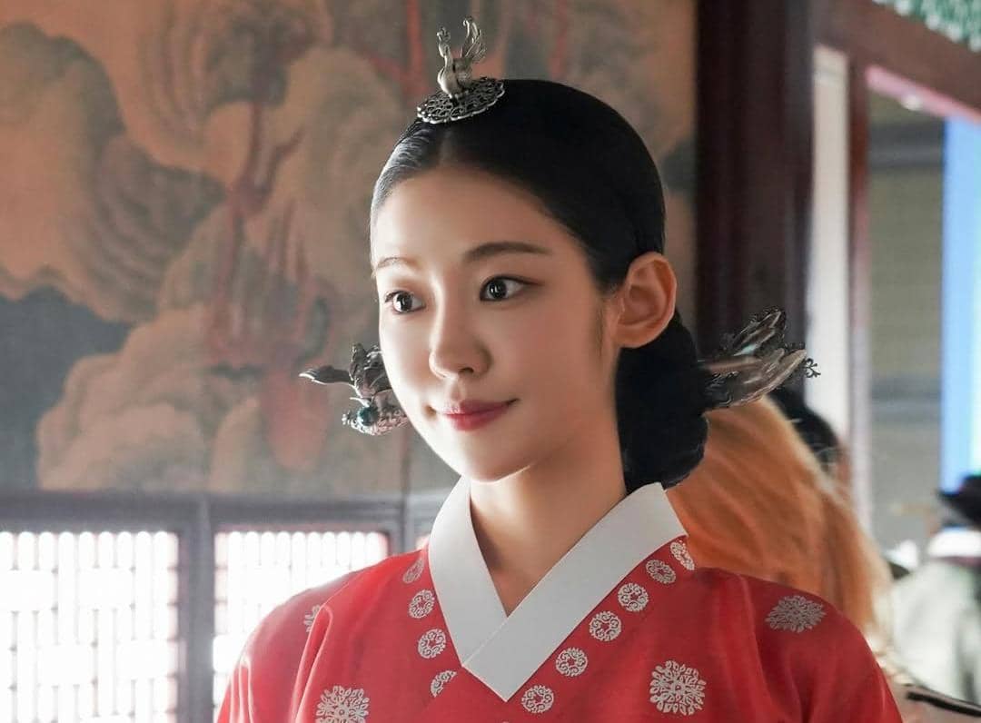 Song Ji Woo di drama To My Beloved Thief