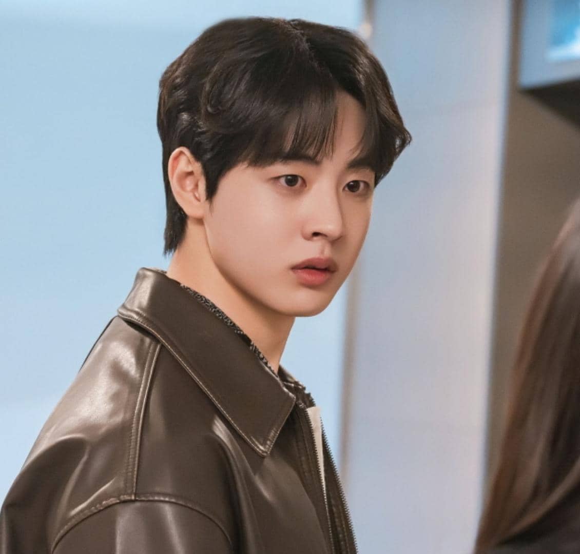 Still cut Love Phobia