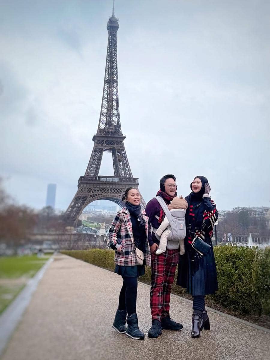 Danang DA ajak Keluarga Jalan-jalan di Paris