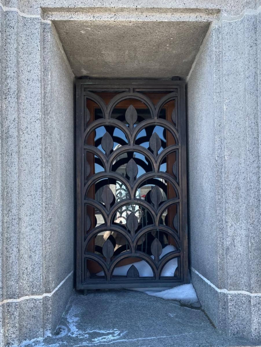 Aurora Ribero jalan-jalan di Sungai Charles, Boston