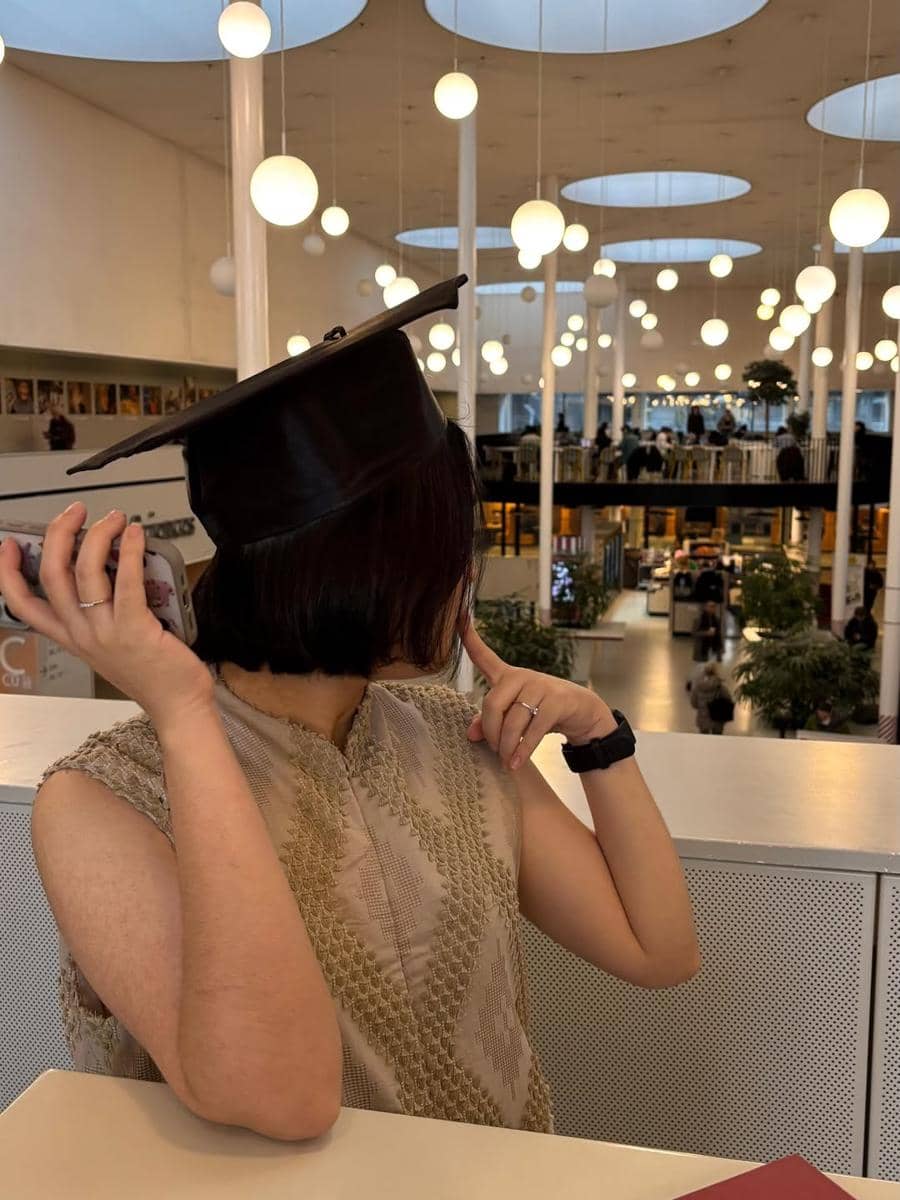 Rachel Amanda saat ambil ijazah S2 di Amsterdam