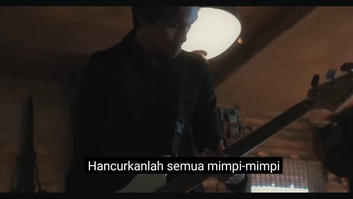 cuplikan video klip "Pergi, Hilang dan Lupakan"