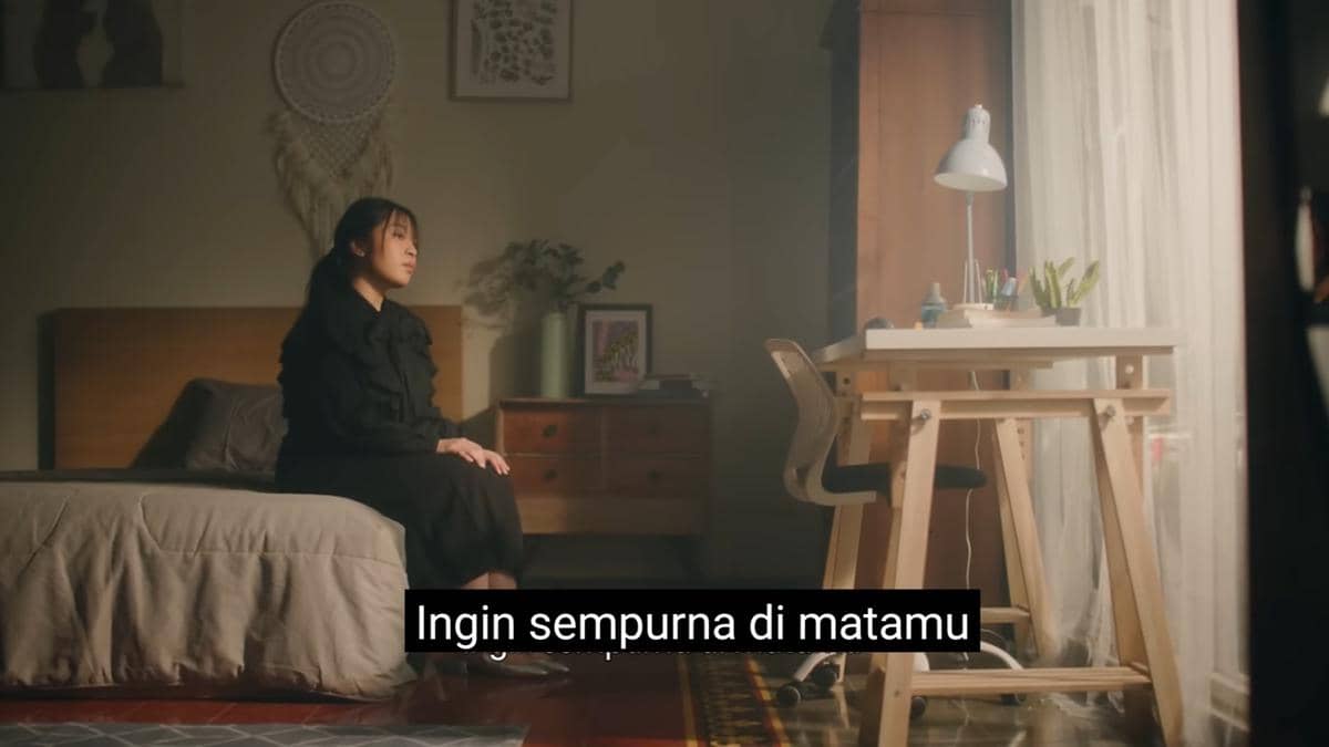 cuplikan video klip "Kata Mereka Ini Berlebihan"