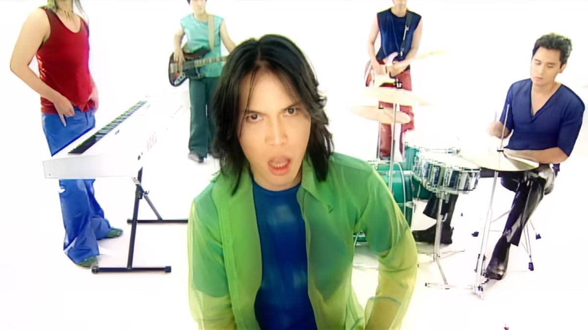 cuplikan video klip "Separuh Nafas"