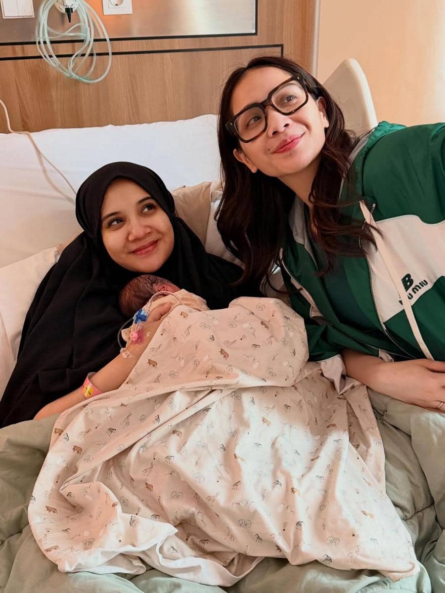 Zaskia Sungkar melahirkan