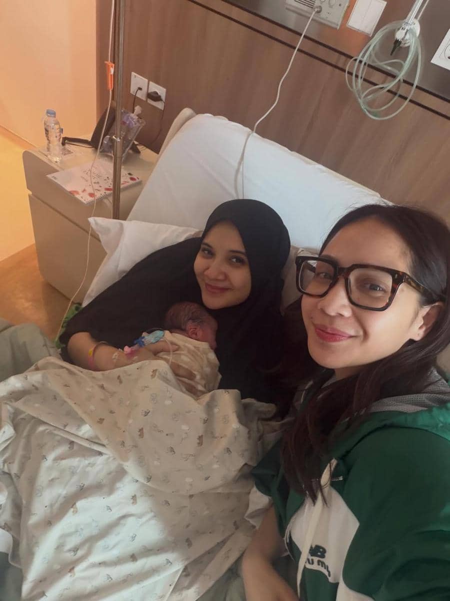 Zaskia Sungkar melahirkan