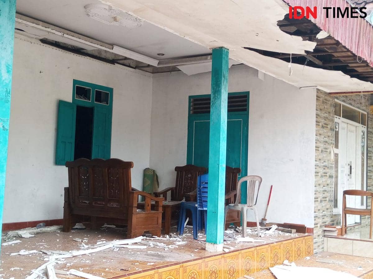 Rumah yang rusak akibat ledakan mercon di Ngunan Unan, Srigading, Sanden, Bantul.
