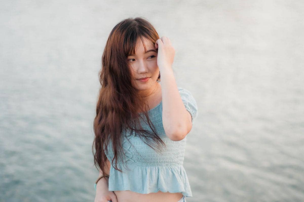 ilustrasi cewek pendiam