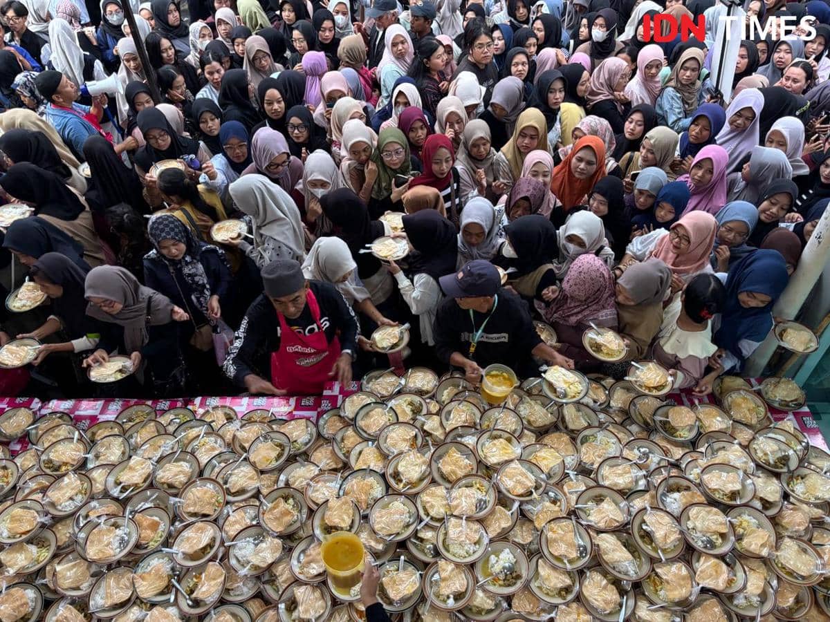 Ribuan Porsi Takjil Gratis yang Selalu Habis di Masjid Jogokariyan