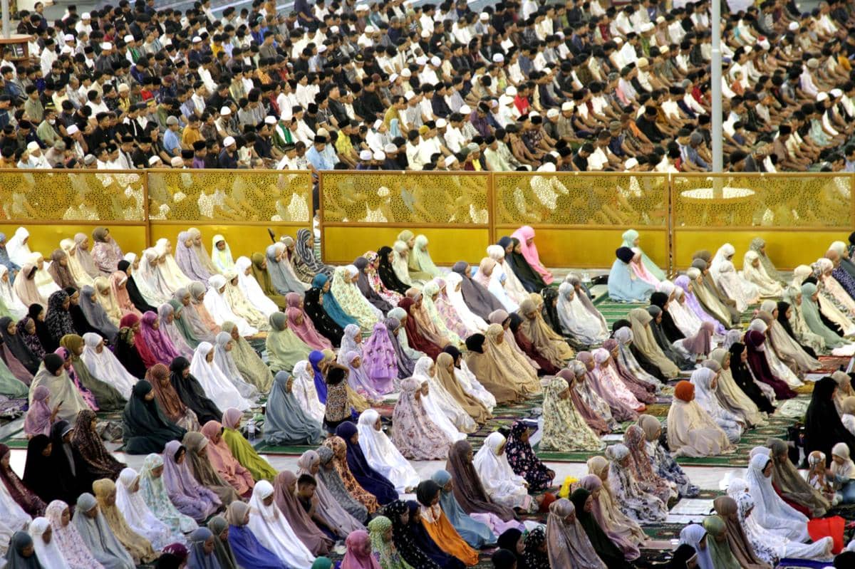 Ilustrasi umat Islam melaksanakan Shalat Tarawih. (ANTARA FOTO/Umarul Faruq)