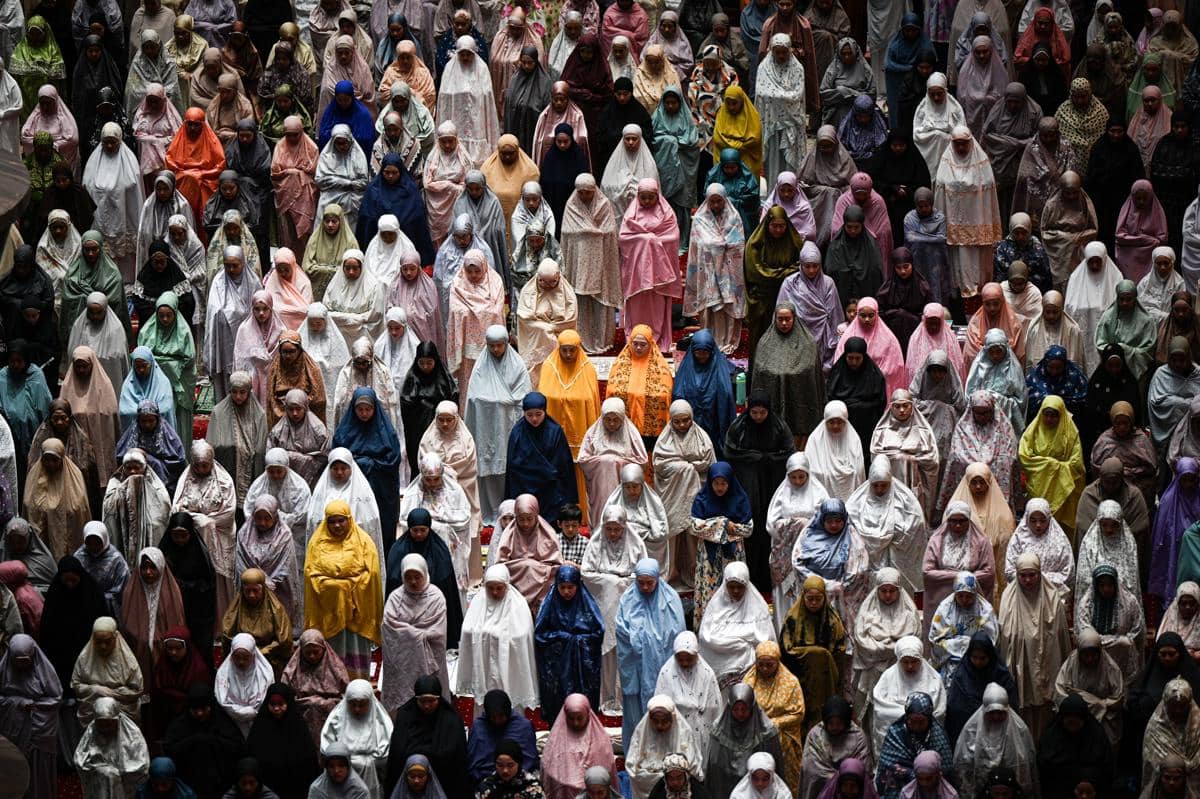 Ilustrasi umat Islam melaksanakan Shalat Tarawih. (ANTARA FOTO/Fauzan)