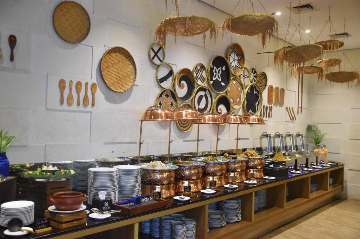 Dekorasi pedesaan tempo dulu di BATIQA Hotel Palembang