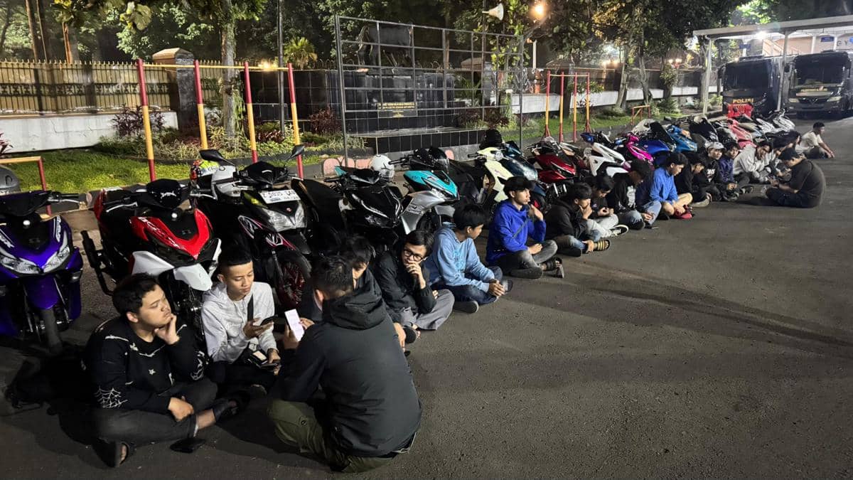 Razia Balap Liar, Polrestabes Bandung Sita Sajam dari Remaja