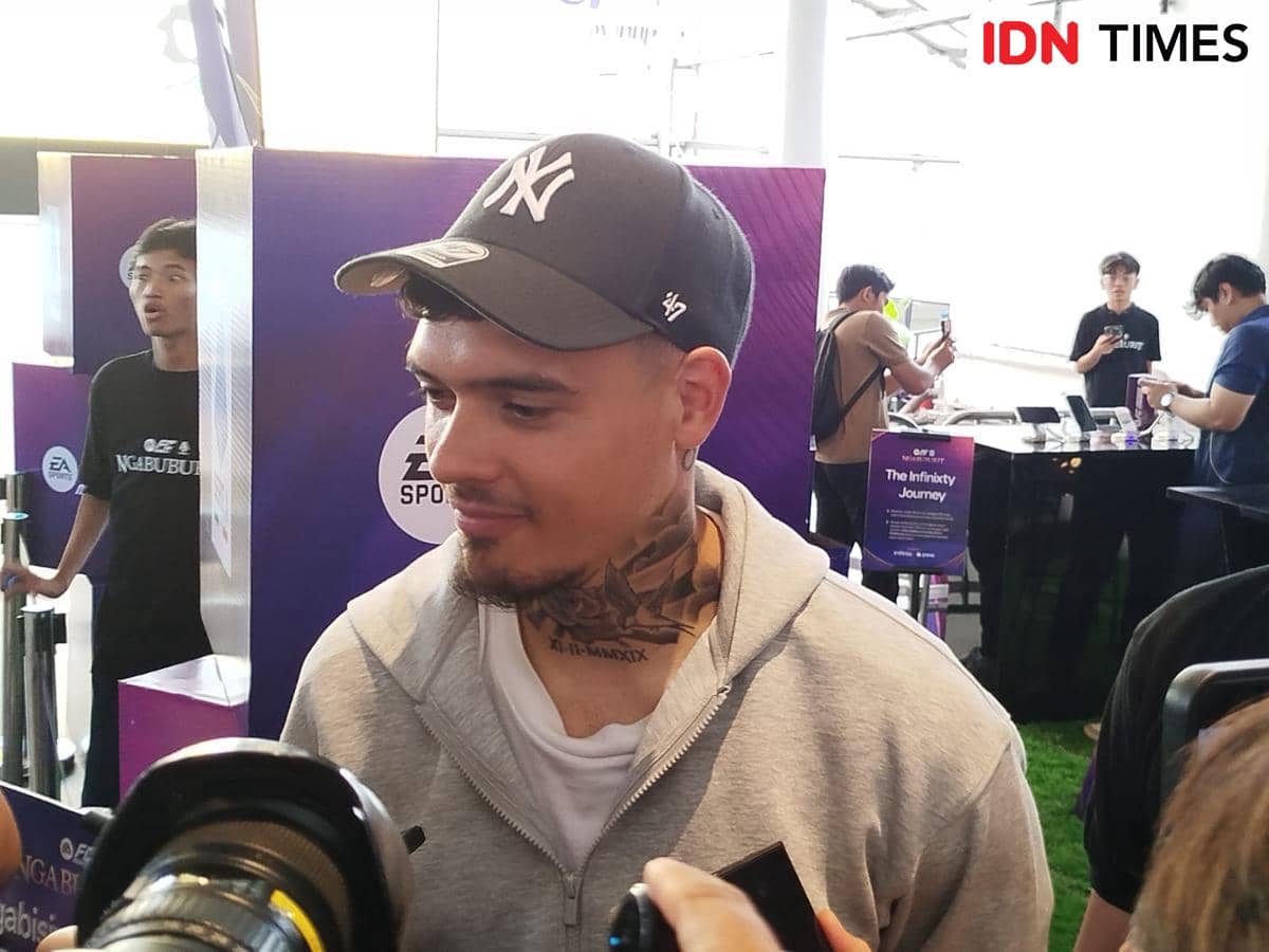 Shayne Pattynama ikut ngabuburit bersama FC Mobile di M Bloc