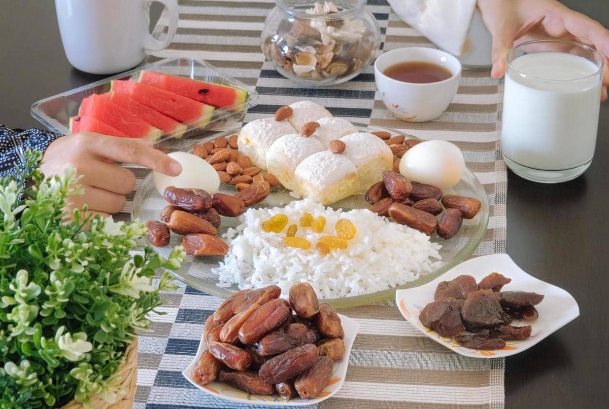 Urutan Makan saat Buka Puasa yang Terbukti Lebih Sehat