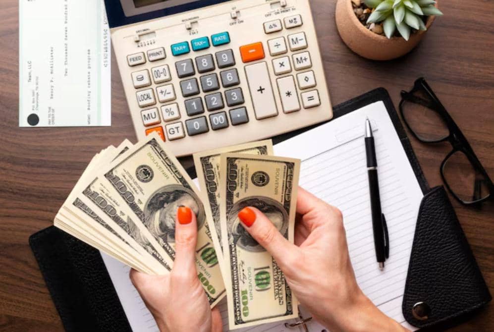 ilustrasi mengatur uang