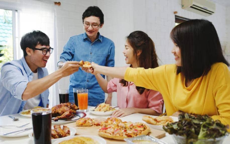 ilustrasi makan bersama