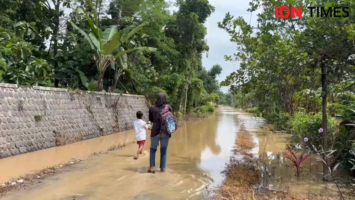 Desa Warurejo, Desa Babadan, Dusun Kasreman di Desa Balerejo, serta Dusun Blawong di Desa Gading di Kecamatan Balerejo Madiun terendam banjir. IDN Times/Riyanto.