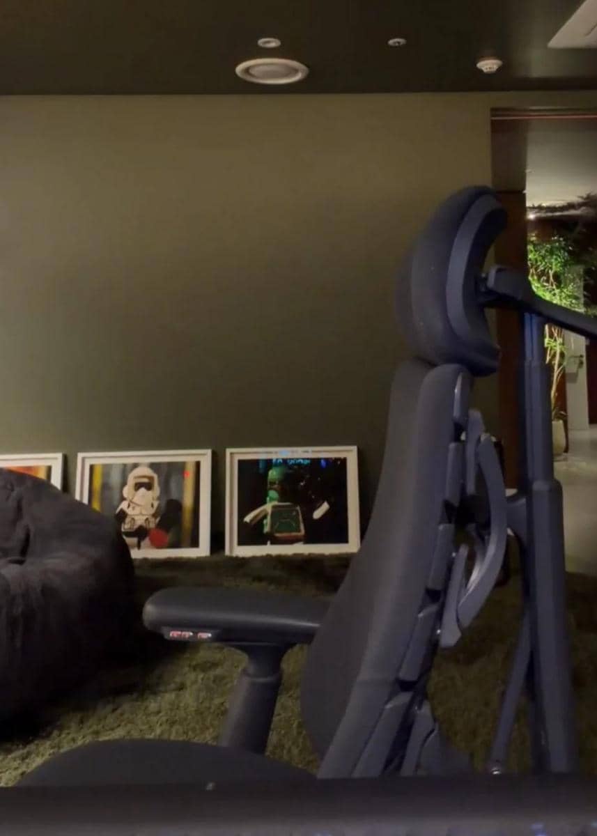 potret rumah baru V BTS 