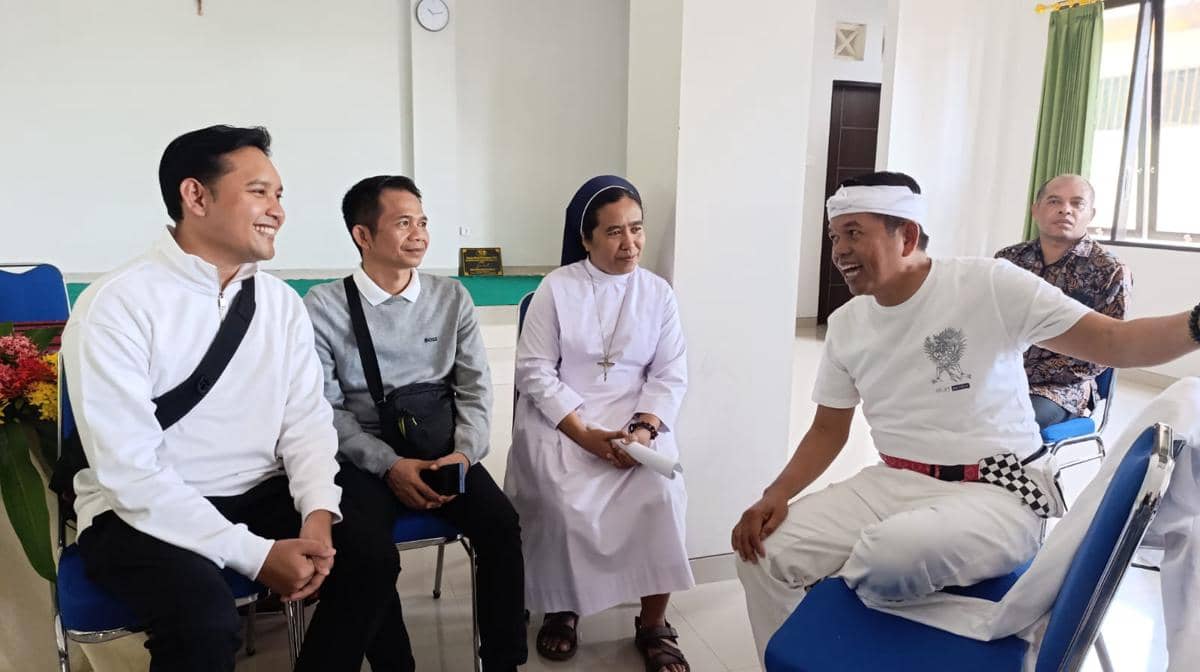 Gubernur Jawa Barat Kang Dedi Mulyadi tiba di Sikka. (Dok Istimewa)