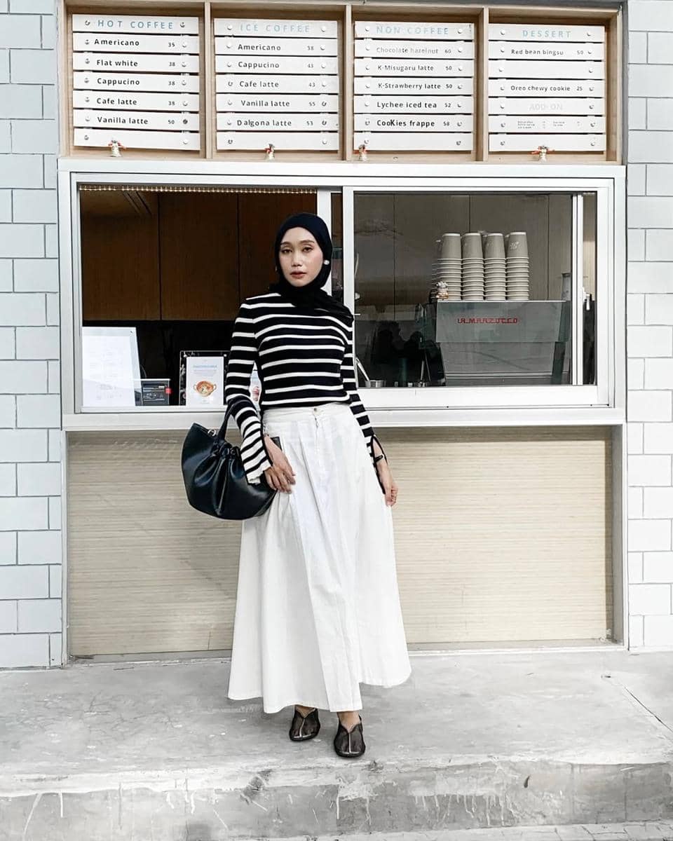 Mix and Match Monokrom ala Dina Argina