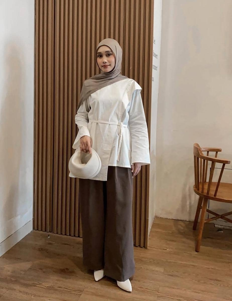 Gaya Bukber di Kantor ala Dina Argina