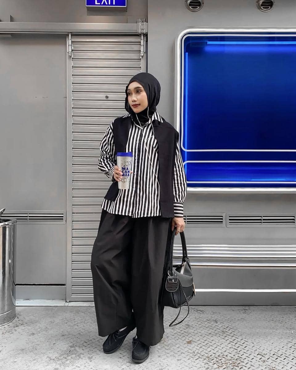 Outfit Monokrom ala Dina Argina