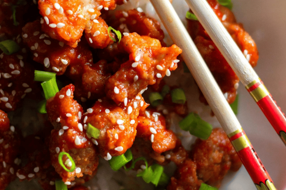 ilustrasi sajian rice bowl ikan kod saus glaze