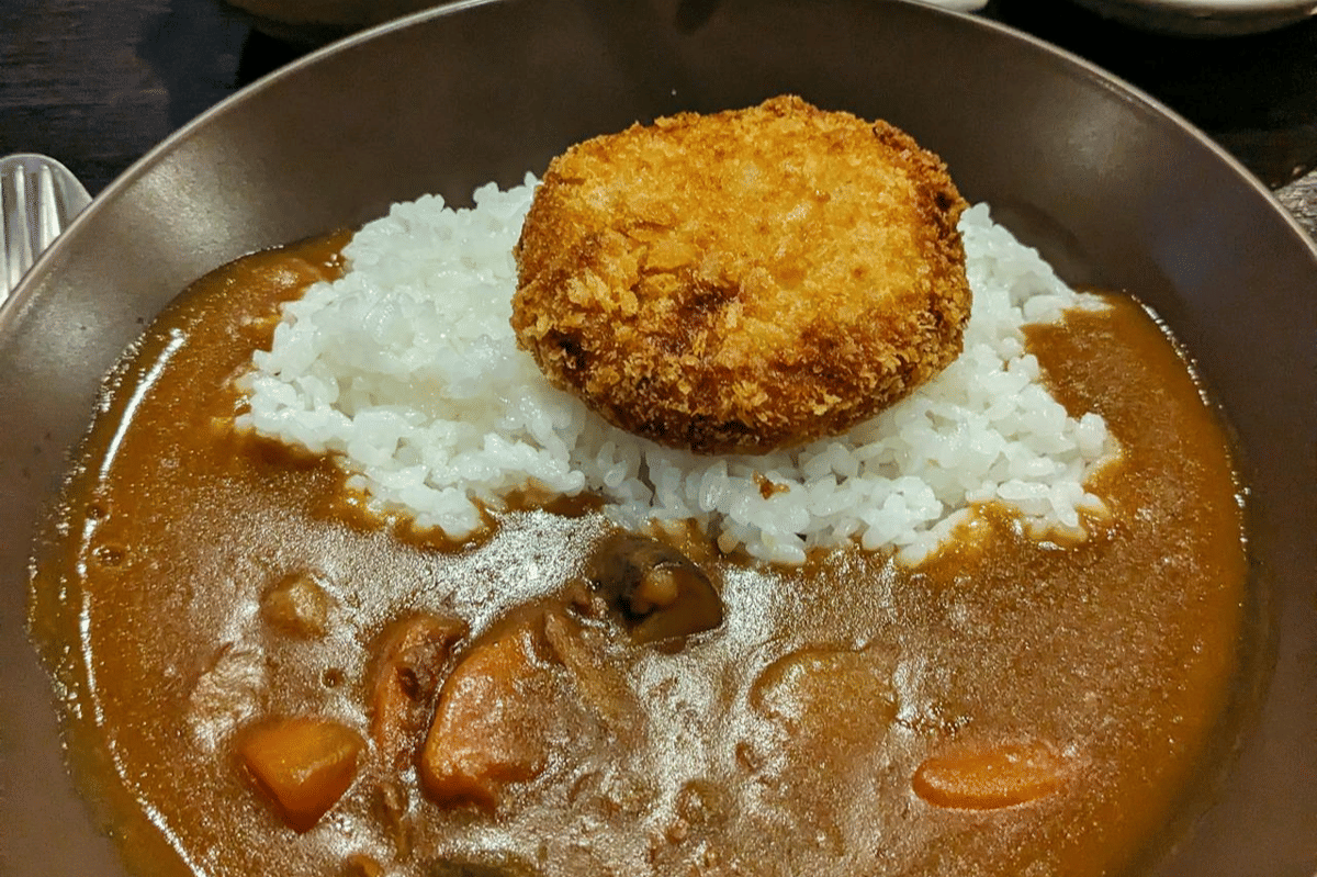 ilustrasi risoles saus kari