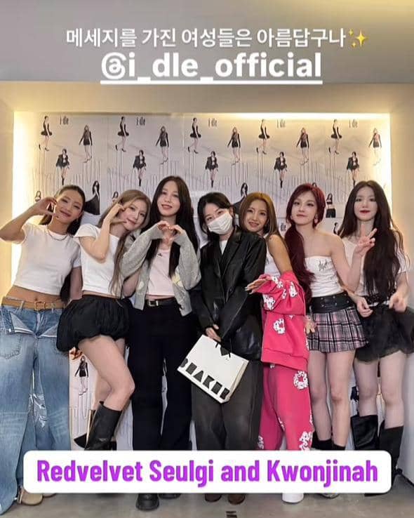 potret Seulgi Red Velvet dan Kwon Jinah