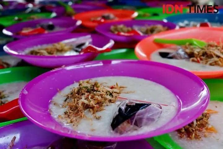 Bubur sup khas menu buka puasa di Masjid Raya Al-Mahsun Medan (IDN Times/Prayugo Utomo)
