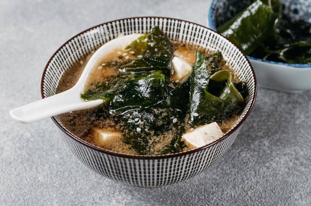 Ilustrasi sup tofu rumput laut 