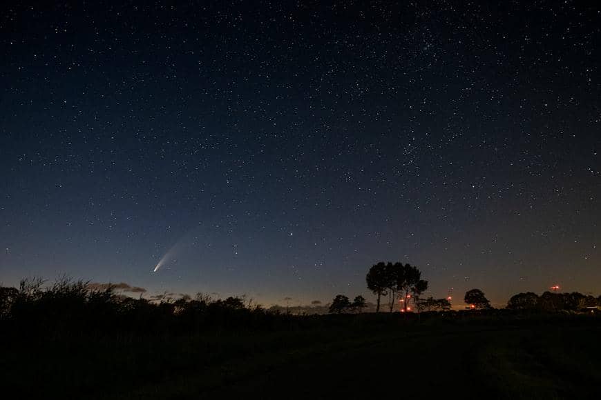7 Fakta Unik Hujan Meteor Gamma Normids yang Diam-diam Hiasi Langit Ramadan