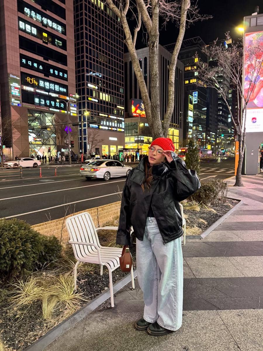 Shalom Razade saat jalan-jalan di Seoul