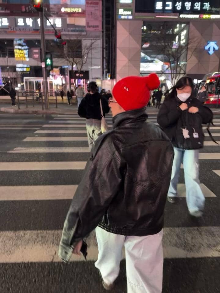 Shalom Razade saat jalan-jalan di Seoul