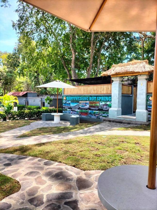 tempat santai di Banyuwedang Hot Spring (instagram.com/banyuwedang_hotspring)