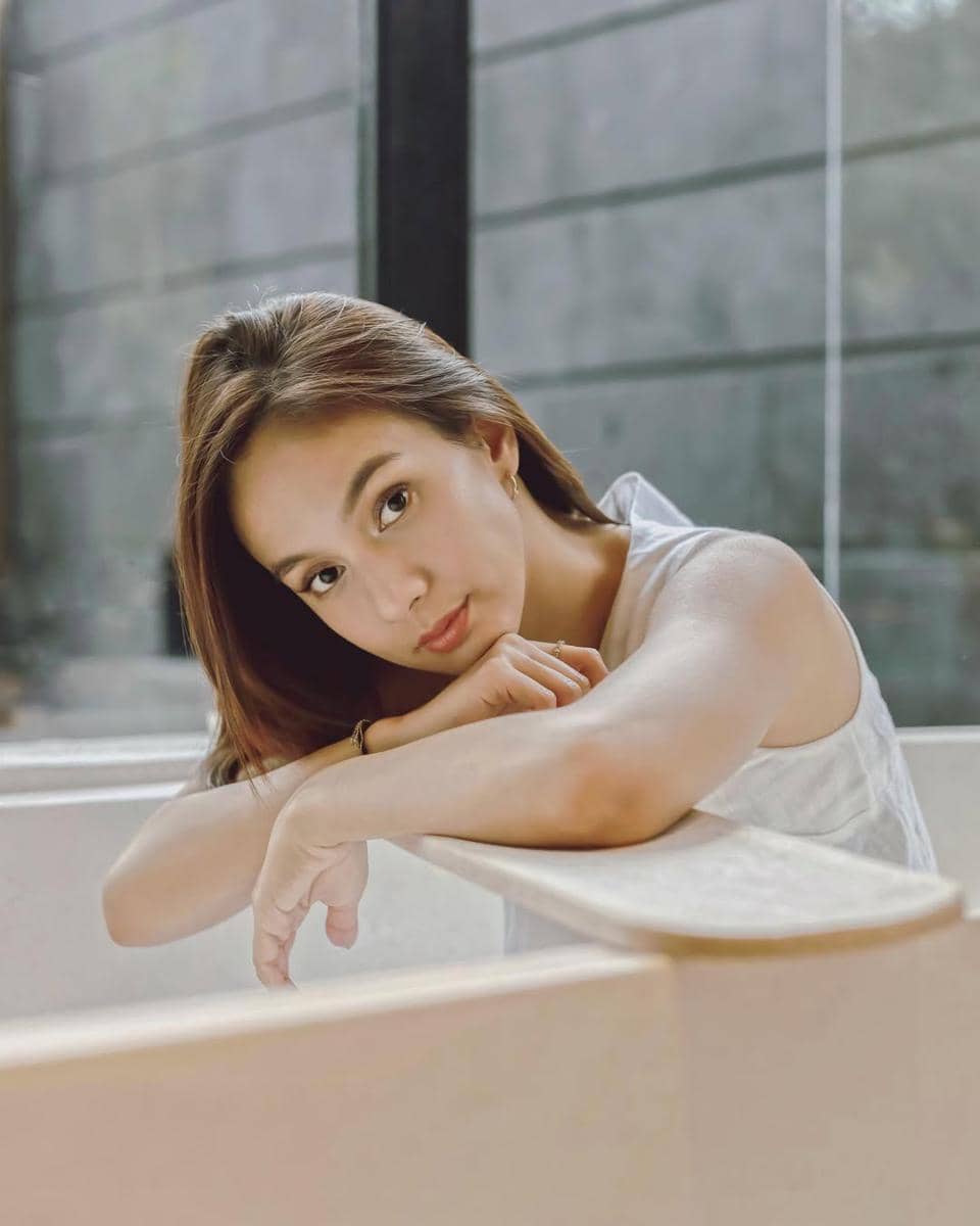 inspirasi makeup dewy ala Nasya Marcella 