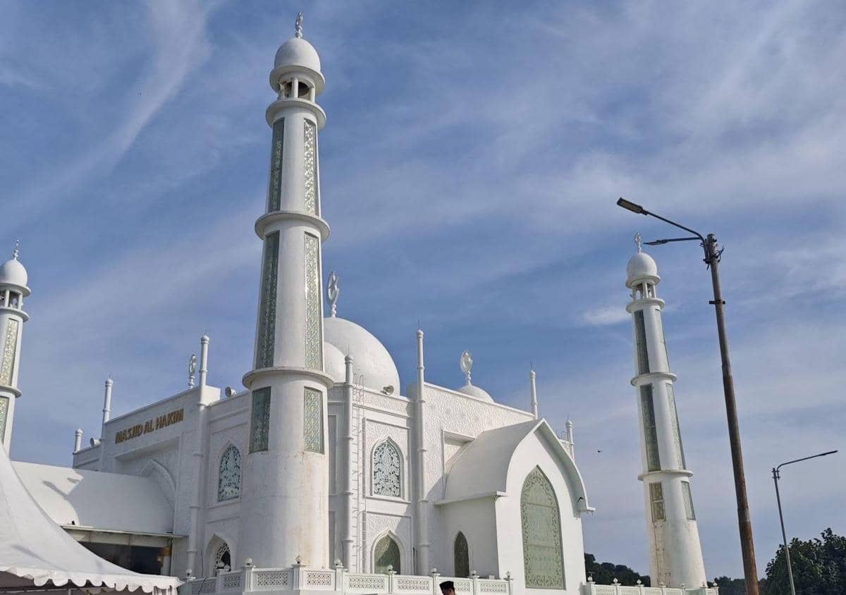 Masjid Al-Hakim di Padang