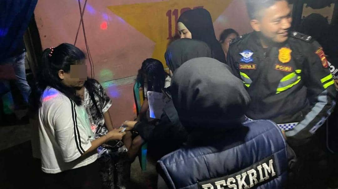 Polres Ogan Ilir saat melaksanakan operasi Pekat di sejumlah warung remang-remang.