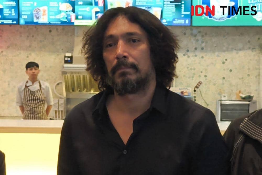 Abimana Aryasatya dalam sesi doorstop usai press conference film Ghost in the Cell di Jakarta, Senin (23/2/2026)