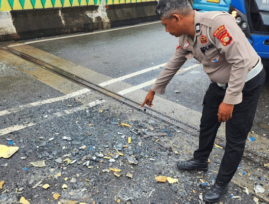 Dua bus Transjakarta tabrakan di Jalur Langit Halte Cipulir, Jakarta Selatan, Senin (23/2/2026) pagi. 