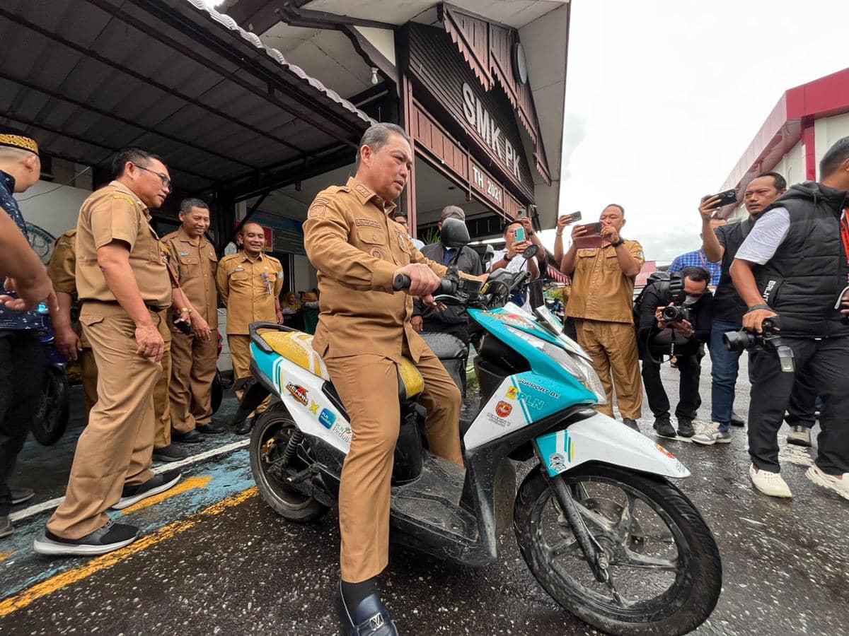 Sepeda motor ramah lingkungan rakitan siswa. 