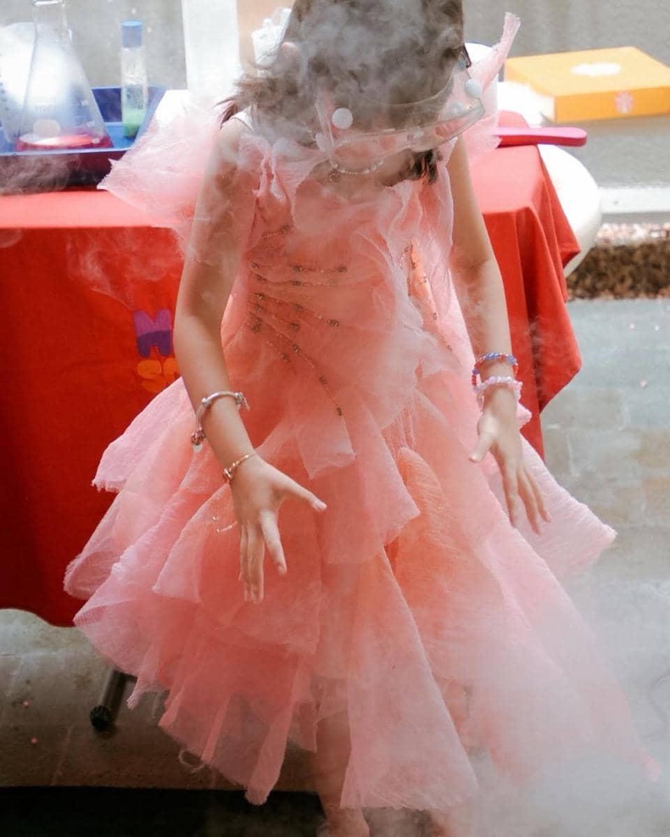 Gaya Baju dan Dekorasi Ulang Tahun Zalina (instagram.com/raisa6690)