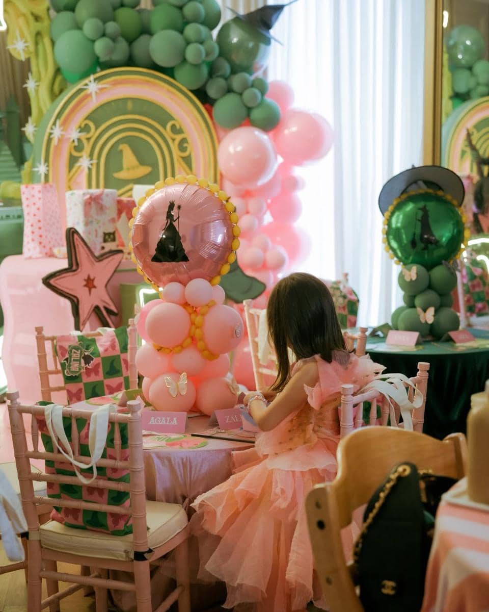 Gaya Baju dan Dekorasi Ulang Tahun Zalina (instagram.com/raisa6690)