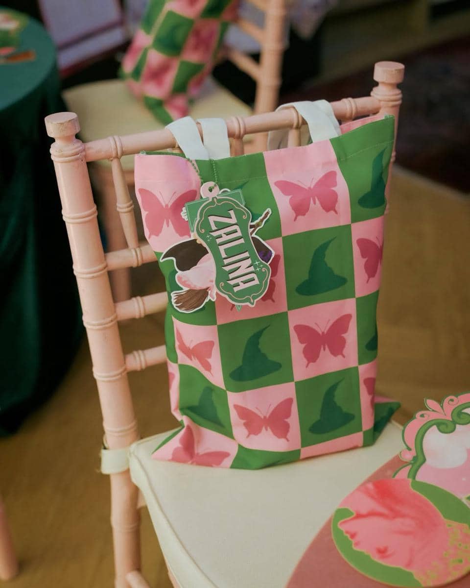 Gaya Baju dan Dekorasi Ulang Tahun Zalina (instagram.com/raisa6690)