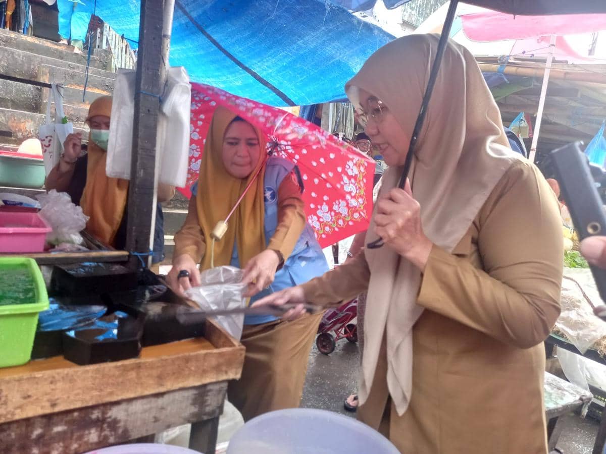 Tim Gabungan Uji Takjil di Pasar Terong Makassar, Semua Dinyatakan Aman