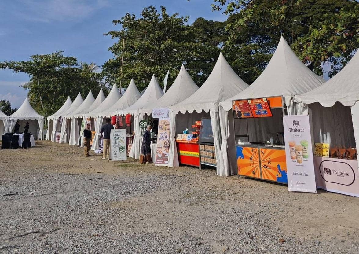 Lokasi Ngabuburit di Padang, Pemandangan Indah dan Banyak Takjil