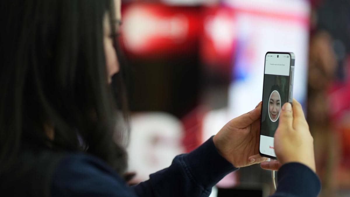 Cara Melakukan Registrasi Biometrik Wajah untuk Pengguna Telkomsel